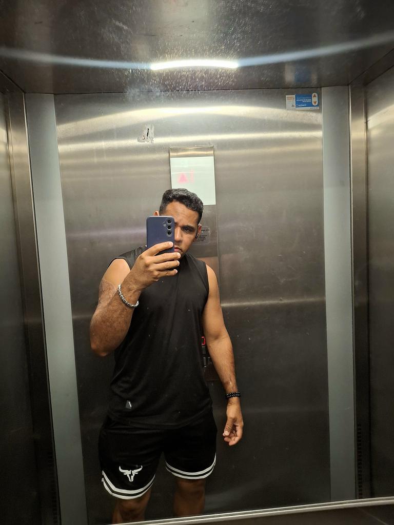 Chico busca chica en Sevilla: 