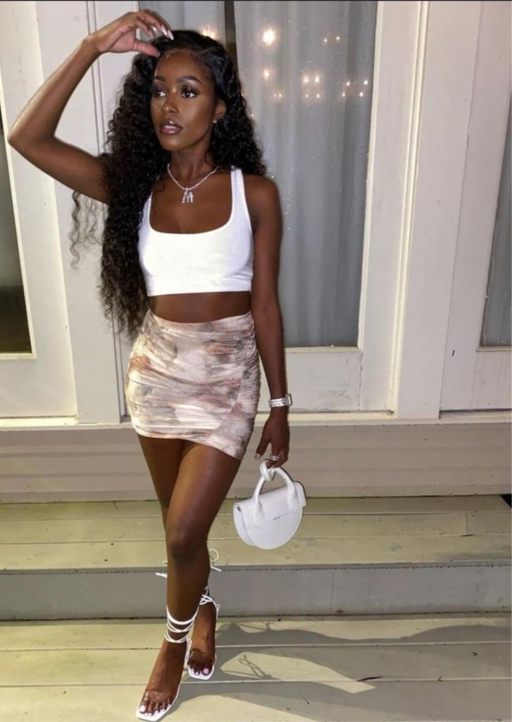 631138867: Chica busca chico en Cantabria