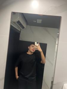 647086323: Chico busca chica en Madrid