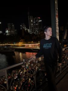 607157425: Chico busca chica en Guipúzcoa