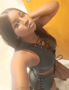 614936731: Chica busca chico en Barcelona