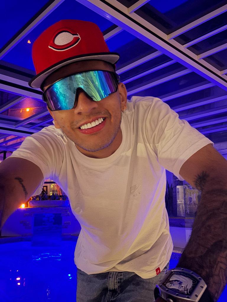 641803898: Chico busca chica en Barcelona