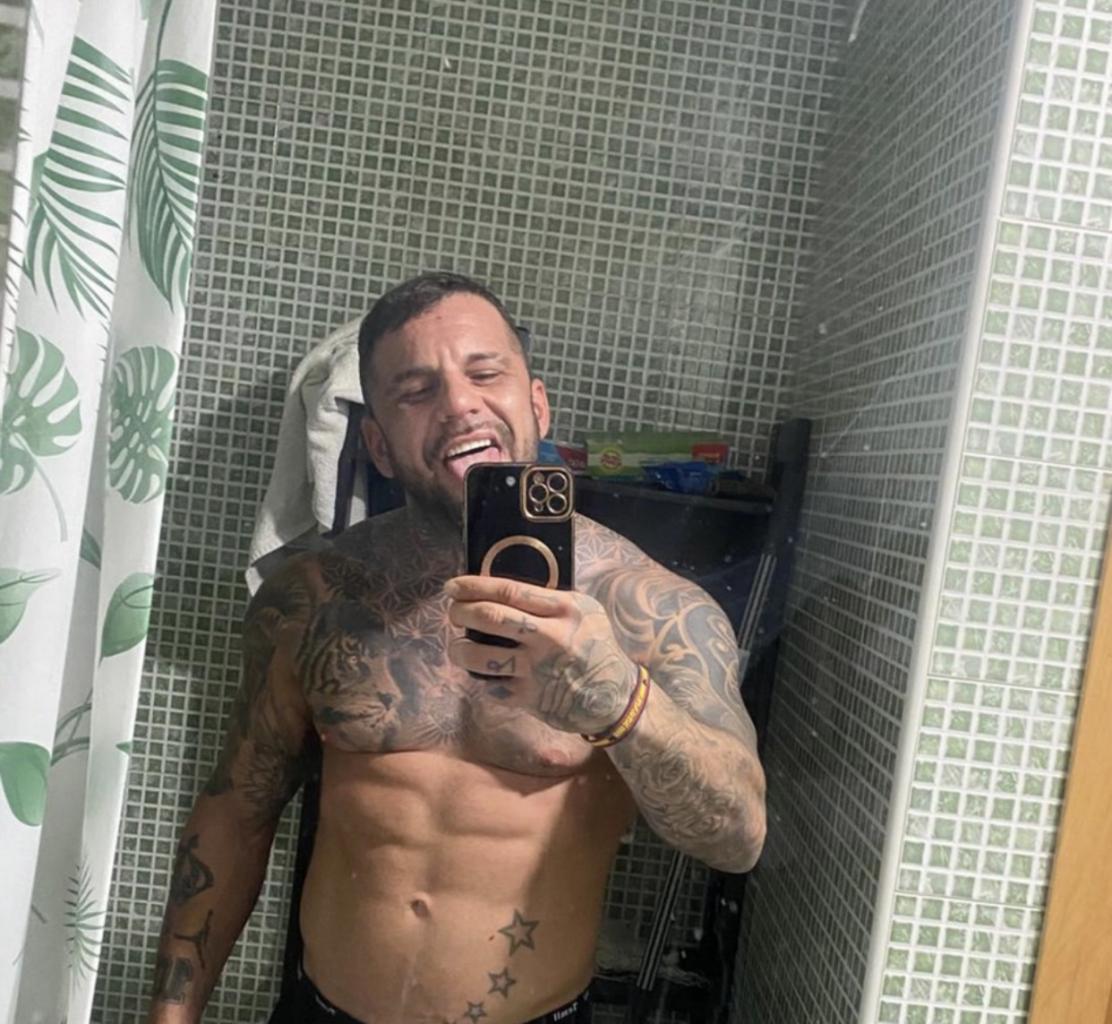 614100528: Chico busca chica en Sevilla