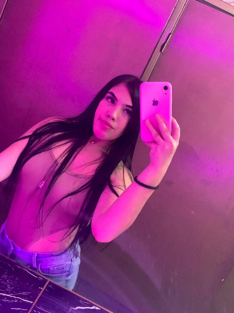 Chica busca chico en Granada: Chica busca chico