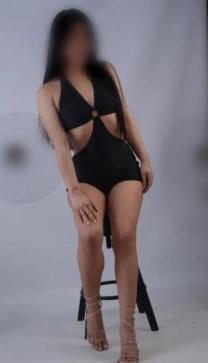 657951763: Chica busca chico en Sevilla