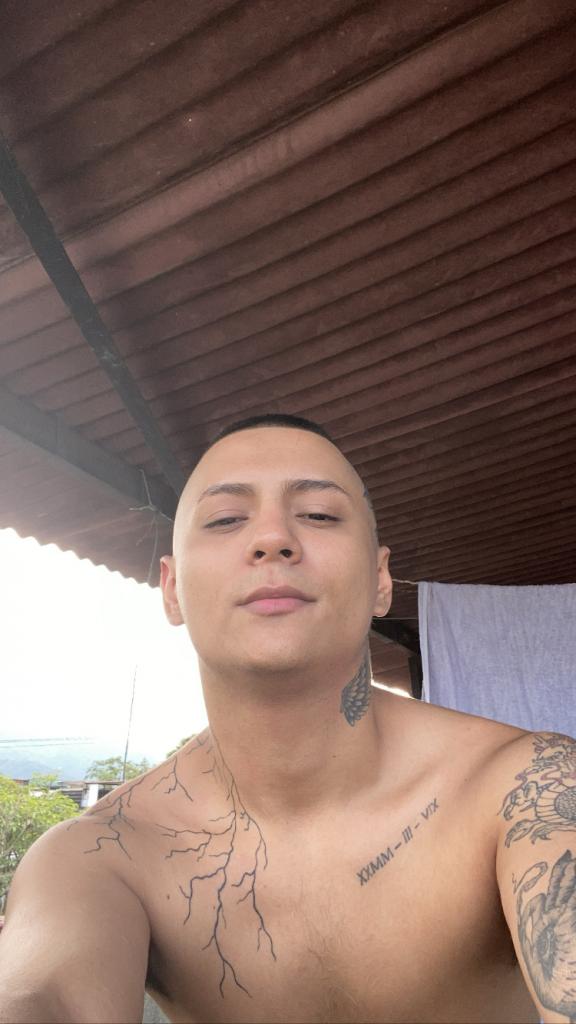 Chico busca chica en Orense: 
