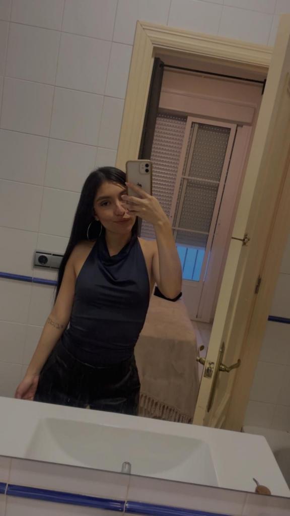680700896: Chica busca chico en Sevilla