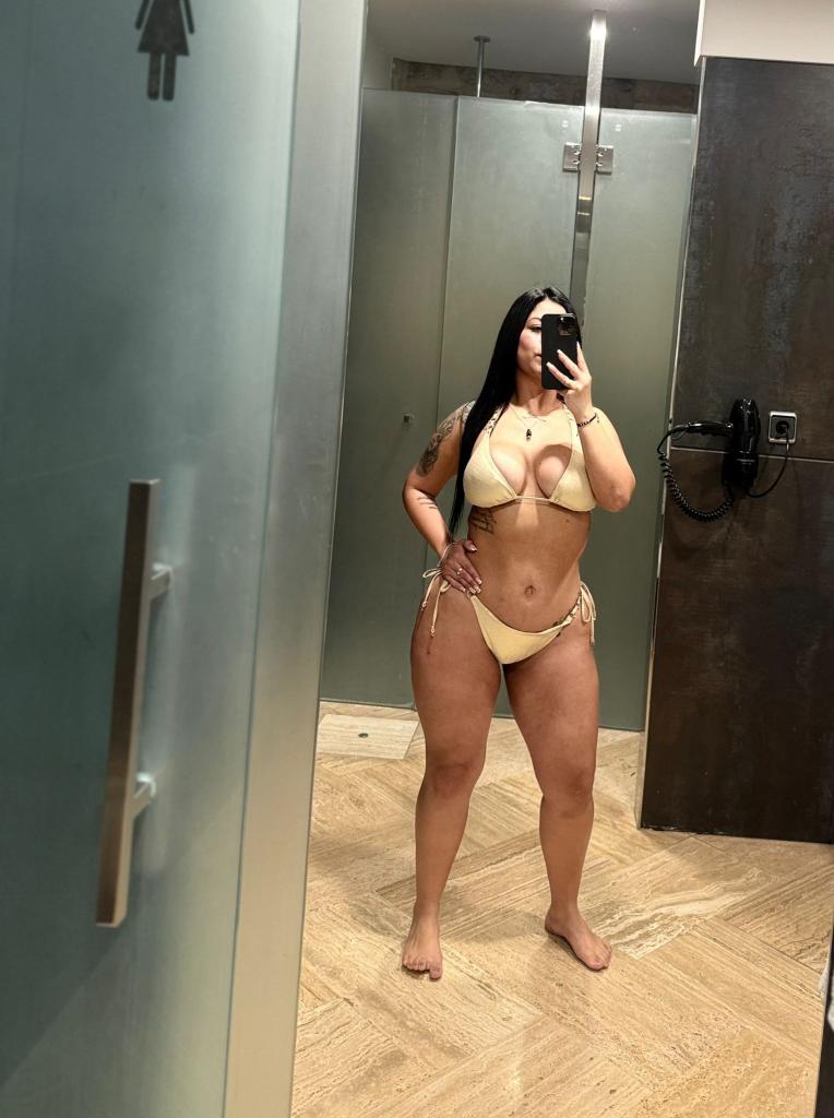 614754186: Chica busca chico en Barcelona
