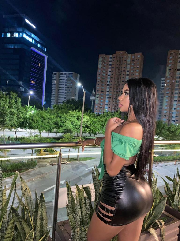643948139: Chica busca chico en Cádiz