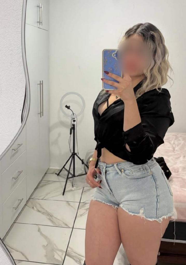 647936333: Chica busca chico en Cádiz