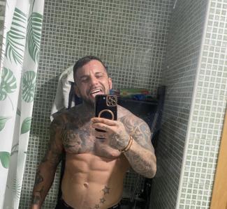 614100528: Chico busca chica en Sevilla