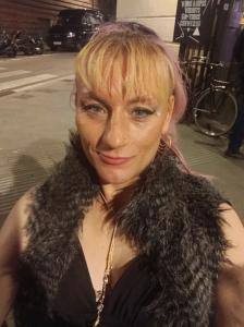 666913401: Chica busca chico en Barcelona