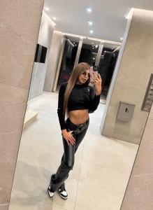 611329453: Chica busca chico en Barcelona
