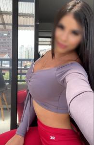 672949115: Chica busca chico en Barcelona