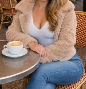 613851319: Chica busca chico en Tenerife