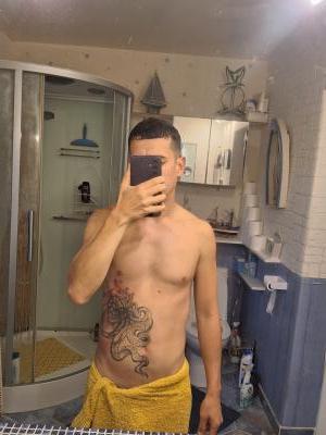 613991559: Chico busca chica en Lugo