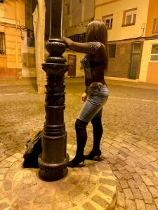 643850090: Chica busca chico en Zaragoza