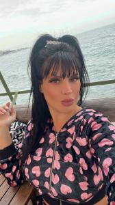 614605981: Chica busca chico en Ibiza