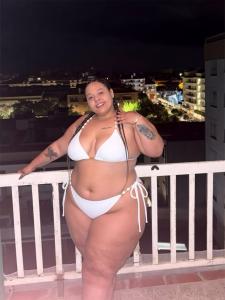 677830485: Chica busca chico en Barcelona