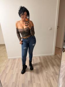 641990148: Chica busca chico en Madrid