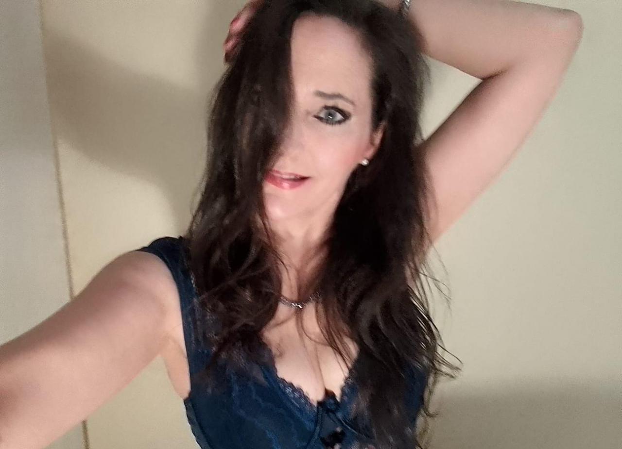 635303303: Chica busca chico en Madrid