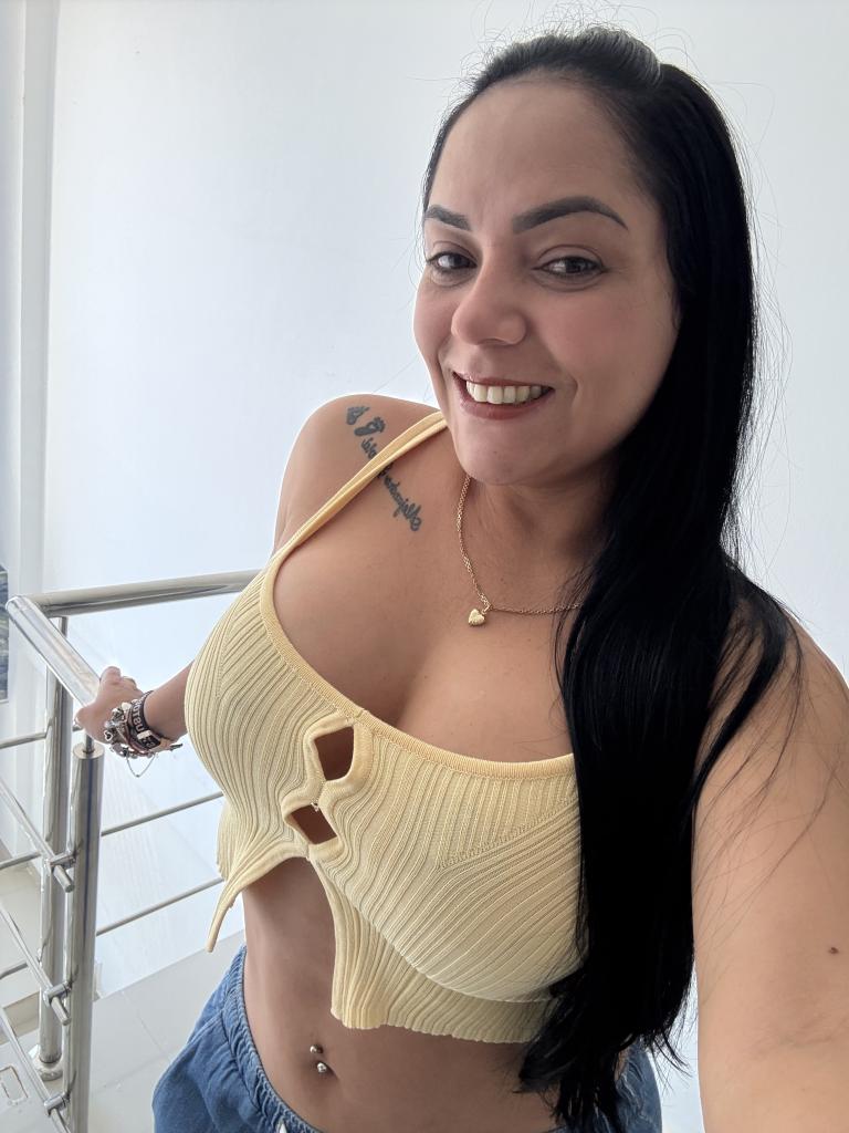 663184836: Chica busca chico en Granada