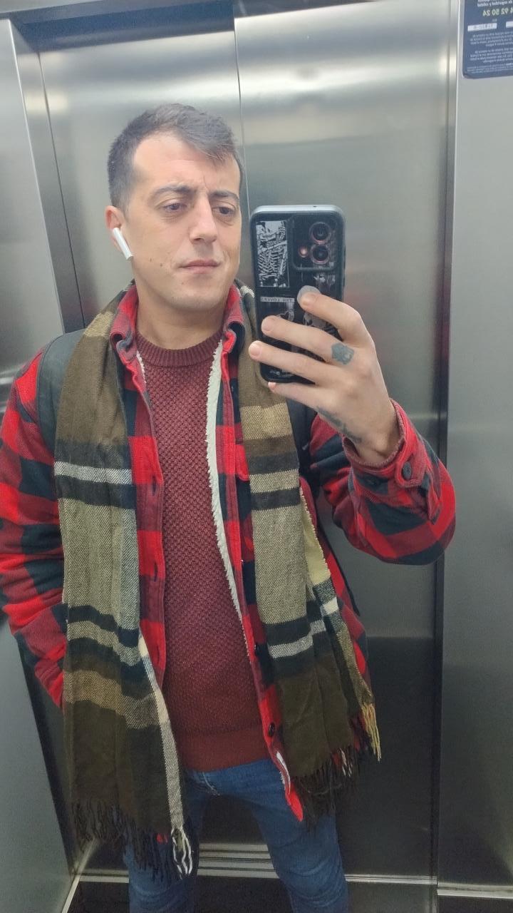 614355462: Chico busca chica en Barcelona