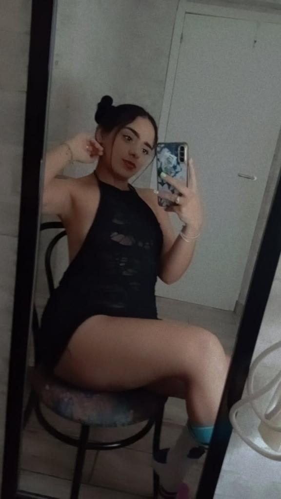 745051660: Chica busca chico en Murcia