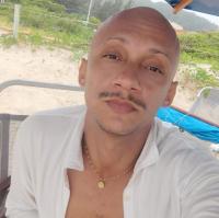 661062406: Chico busca chica en Barcelona