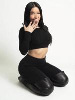 607896259: Chica busca chico en Madrid