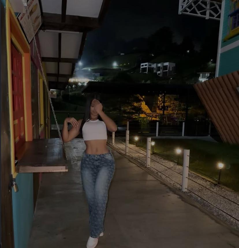 Chica busca chico en Almería: 