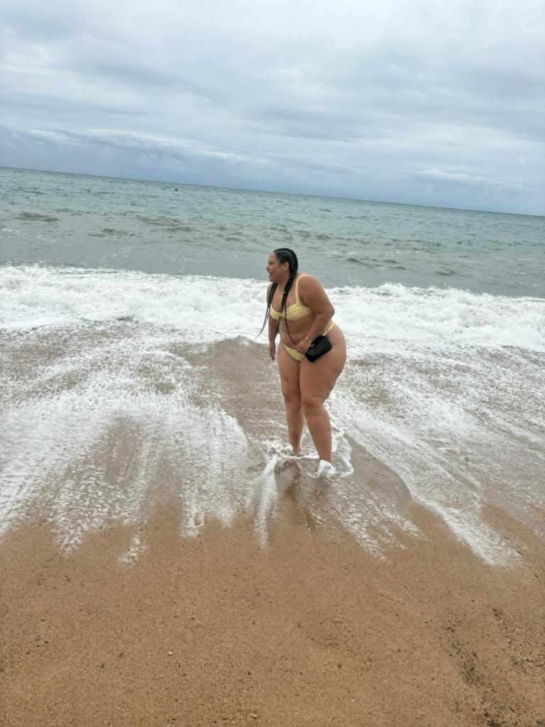 677830485: Chica busca chico en Barcelona