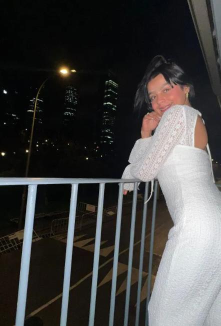 604281887: Chica busca chico en Barcelona