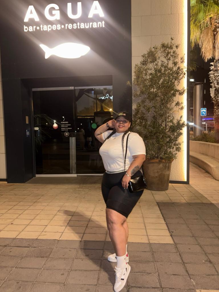 677830485: Chica busca chico en Barcelona
