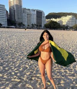 611299584: Chica busca chico en Sevilla