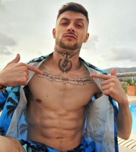 613218116: Chico busca chica en Sevilla