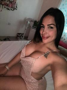 662445860: Chica busca chico en Barcelona