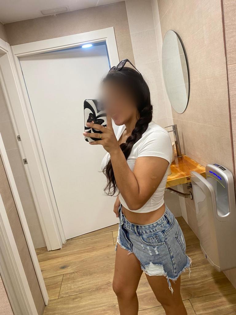 615517541: Chica busca chico en Gerona