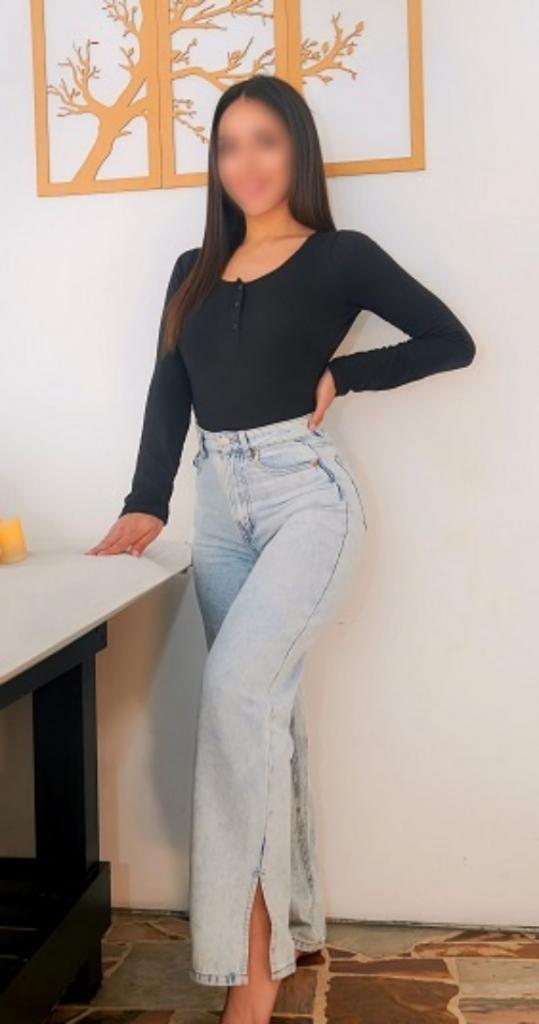 657470239: Chica busca chico en La Coruña