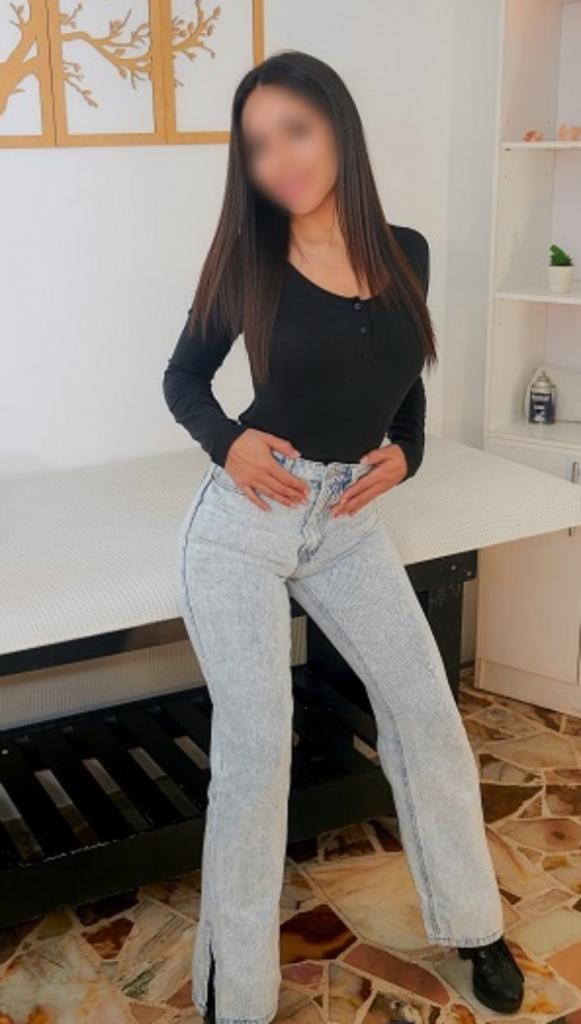 657470239: Chica busca chico en La Coruña