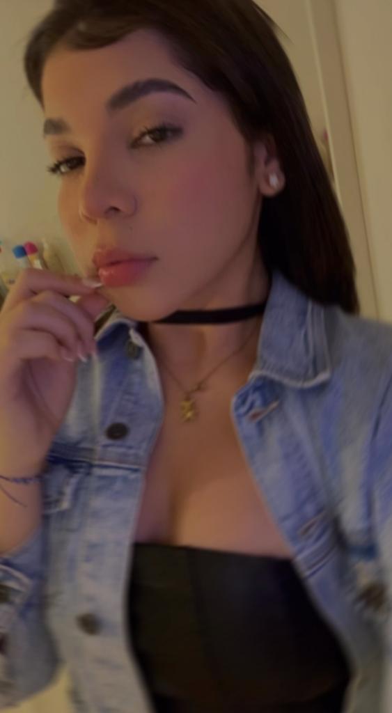 647301492: Chica busca chico en Gerona