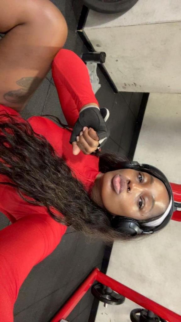 Chica busca chico en Sevilla: Chica busca chico