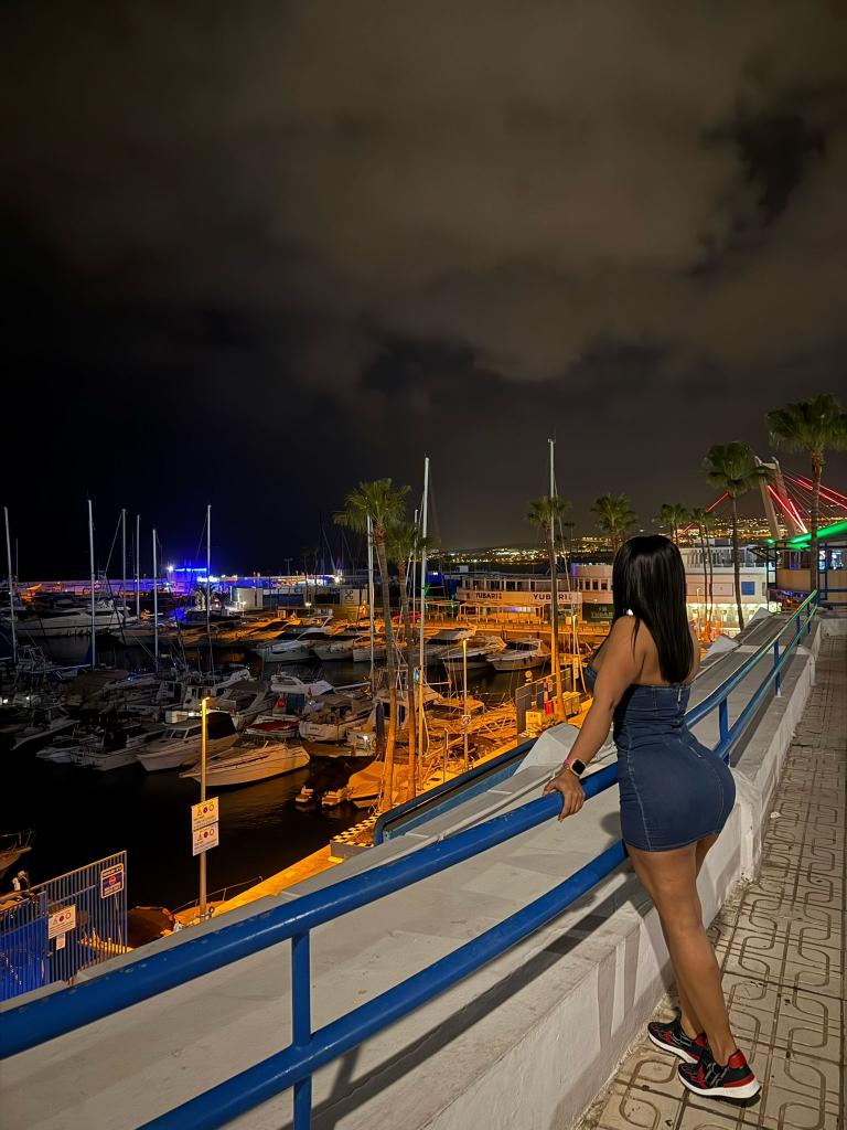 Chica busca chico en Tenerife: 