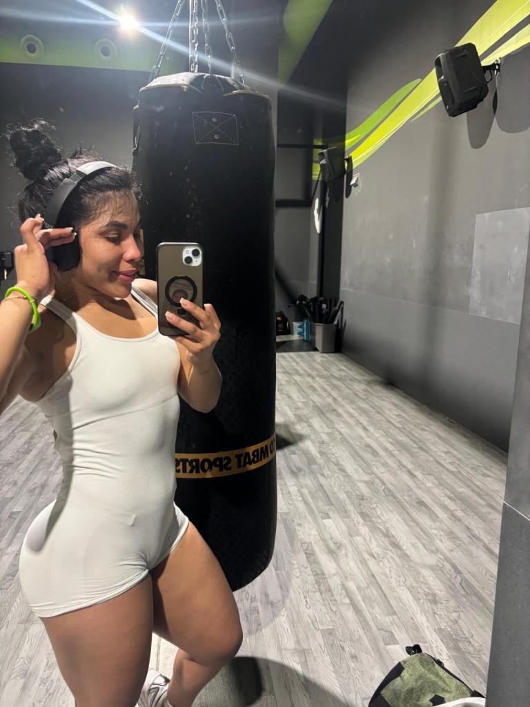 Chica busca chico en Granada: 