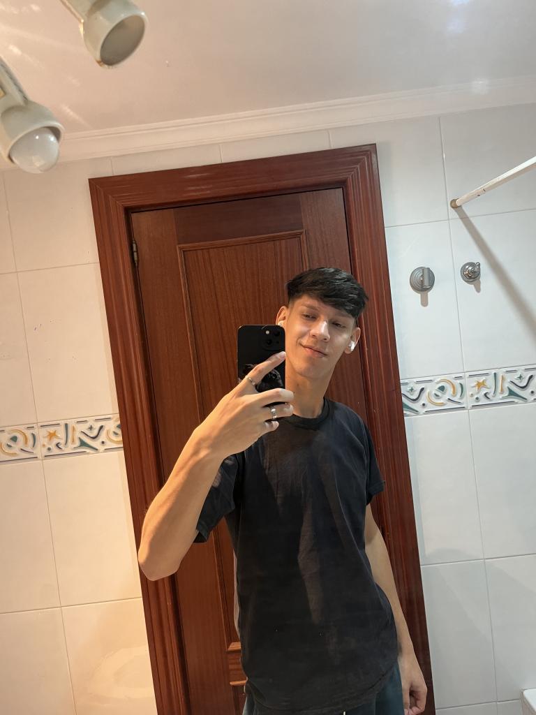 674344545: Chico busca chica en Málaga