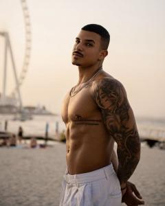 722332934: Chico busca chica en Barcelona