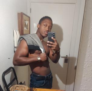 617513197: Chico busca chica en Barcelona