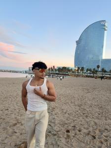 643676024: Chico busca chica en Ibiza