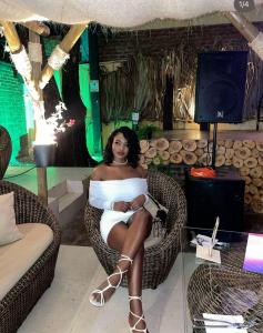 613217530: Chica busca chico en Madrid