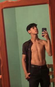 674344545: Chico busca chica en Málaga